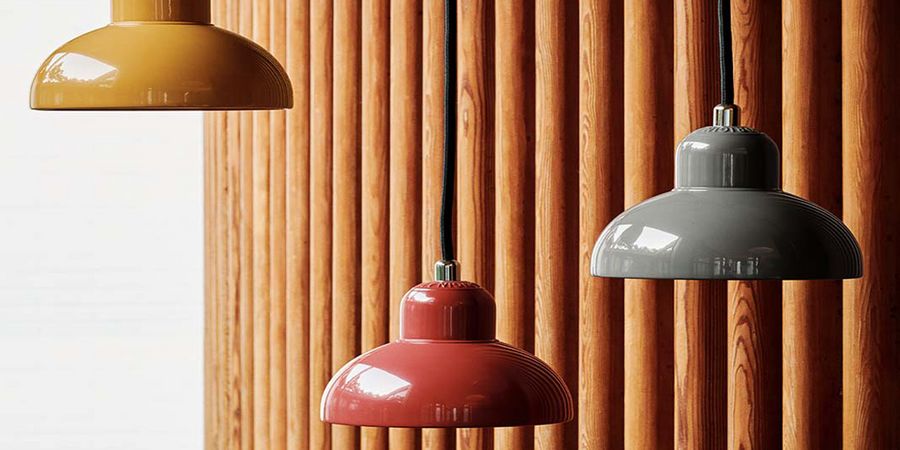 Bauhaus Lampen vor Holzwand