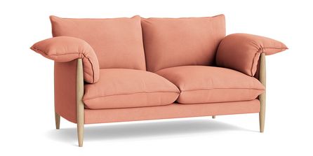 Sofa in Pantone Farbe des Jahres 2024 Peach Fuzz